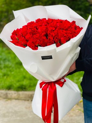 Букет из красных роз в оригинальной упаковке, 101 шт 0605202301 фото